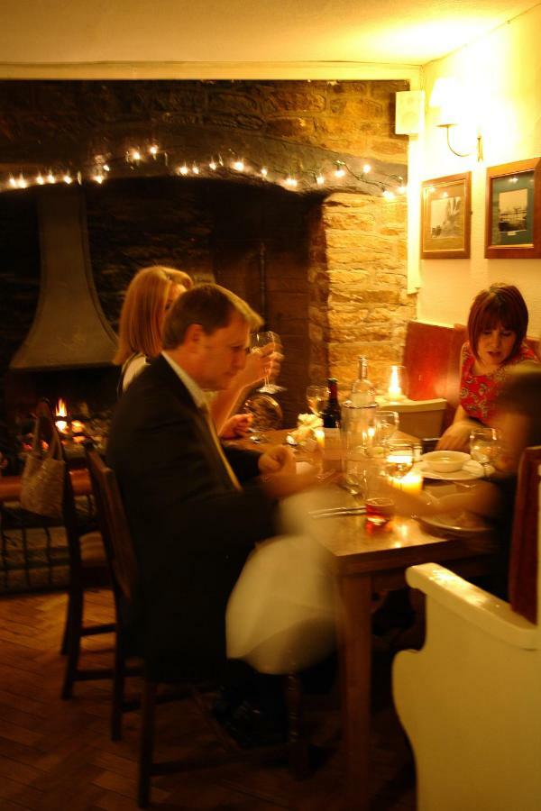 The Scott Arms Bed & Breakfast Кингстън Екстериор снимка